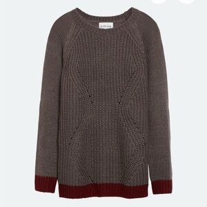 Grey sweater with burgundy trim